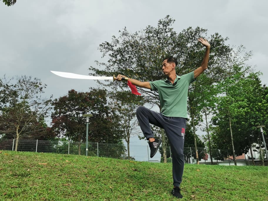 Sifu Yeap teaching a Tai Chi broadsword class